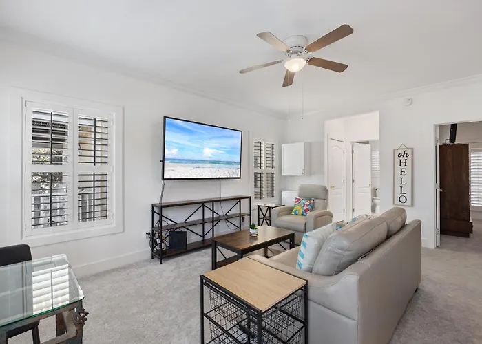 The Pool House Unit 5ad By Pkrm Pensacola